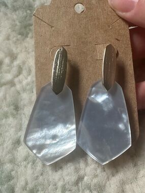 RETIRED-  Kendra Scott Camila Earrings - Gold Mother of Pearl